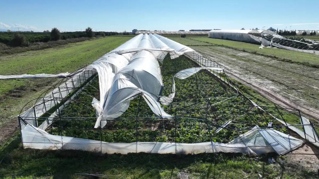 Antalya'da Hortumun Vurduğu Seralara Acil Destek 13